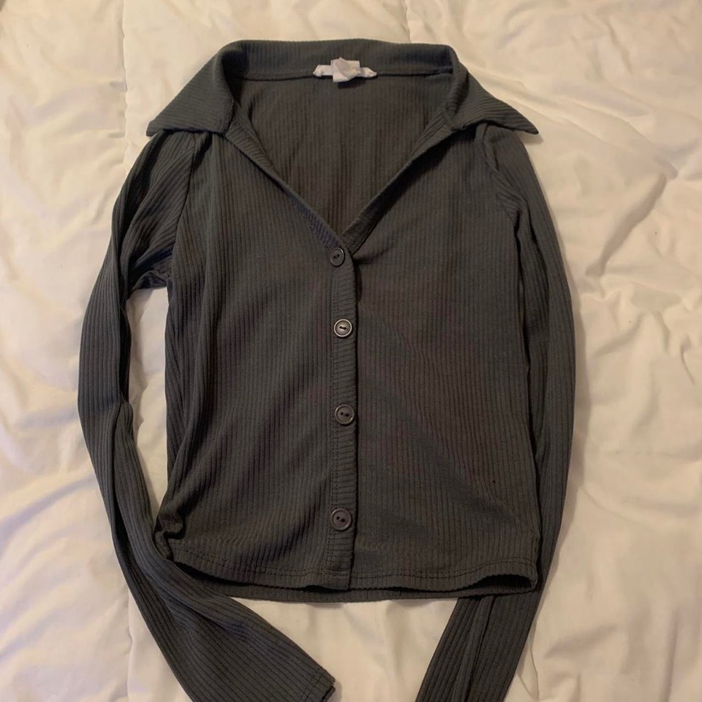 GRAY BUTTON UP LONG SLEEVE